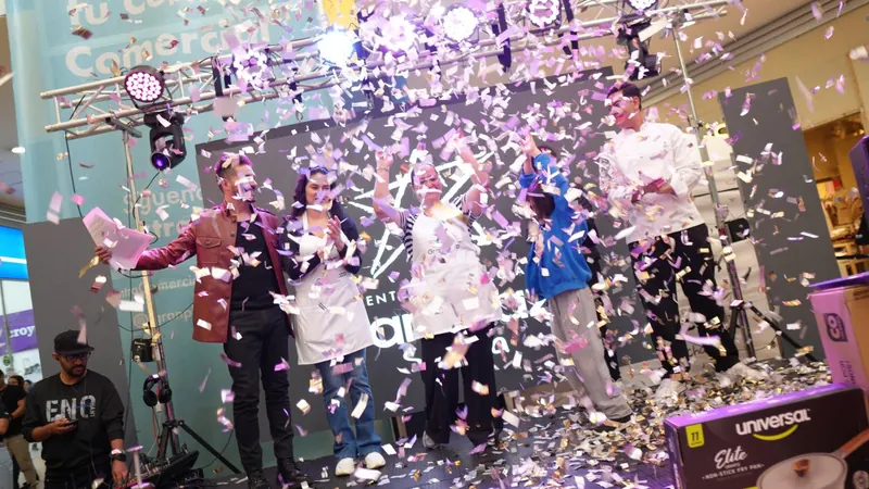 Finalistas de un concurso de cocina celebrando bajo una lluvia de confeti